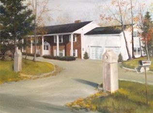 12 Ledgewood Dr, Dover, MA 02030