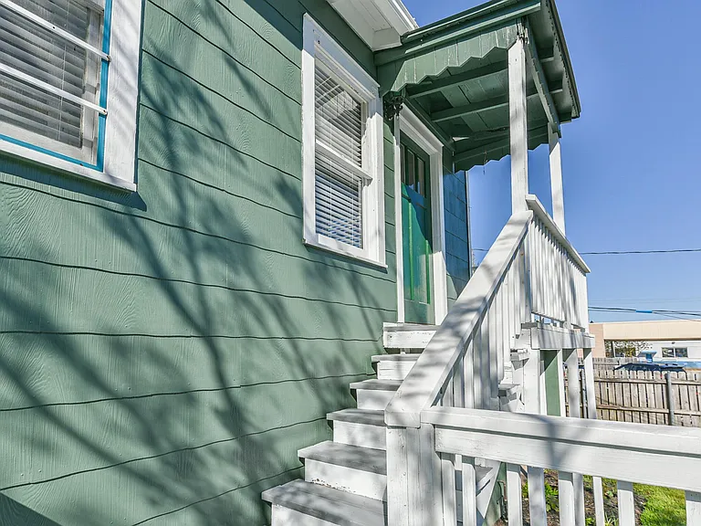 4518 Avenue P — Photo 4