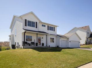 473 Amberg Ln, Chaska, MN 55318