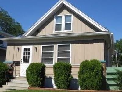 576 S Oak Park Ct, Milwaukee, WI, 53214