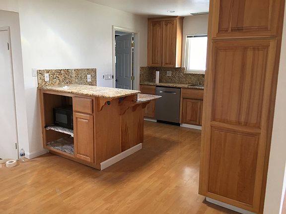 5th image of 957 Pomeroy Ave