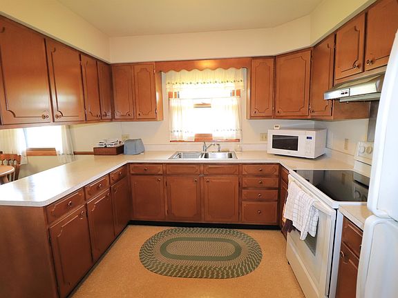 4th image of 1910 N Concord Dr
