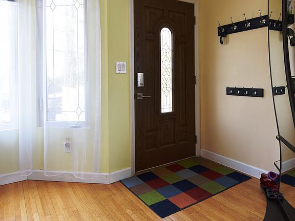 4th image of 84 Evelyn Pl