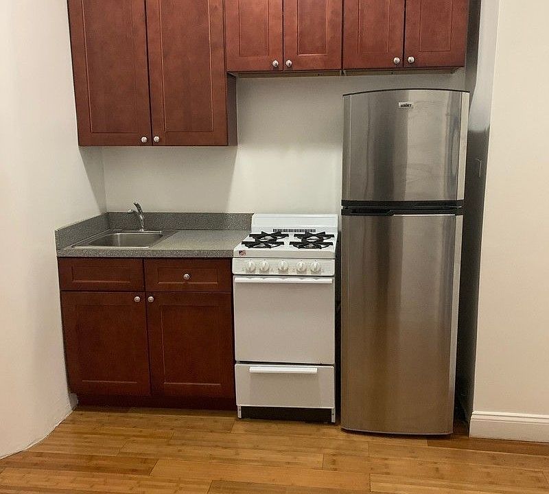 1st image of 924 3rd Ave APT 2B