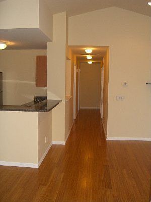 Solid woodfloor throughout