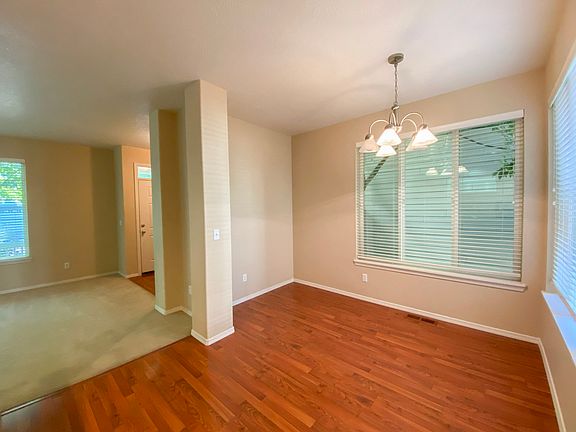 3rd image of 1161 SE Roundelay St