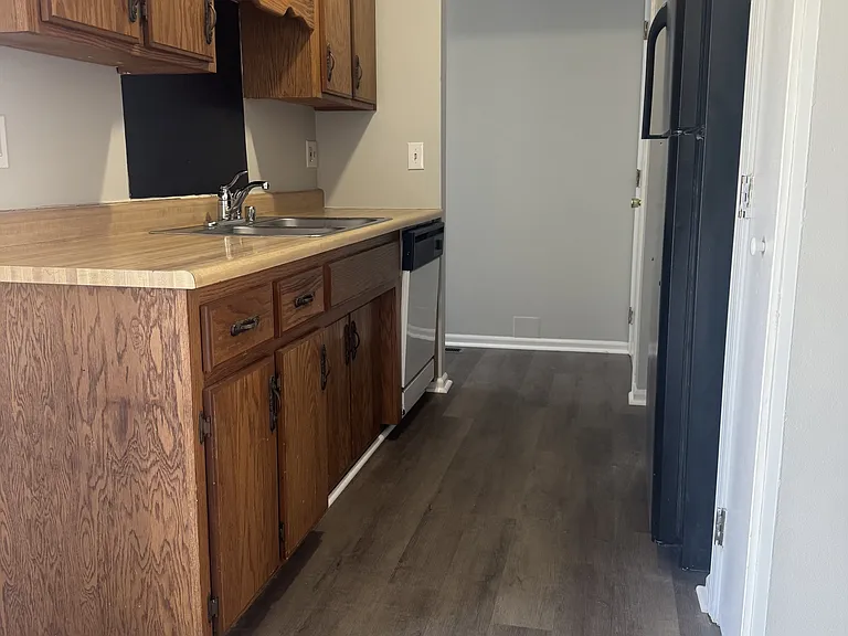 1011 Northwood Loop — Photo 2