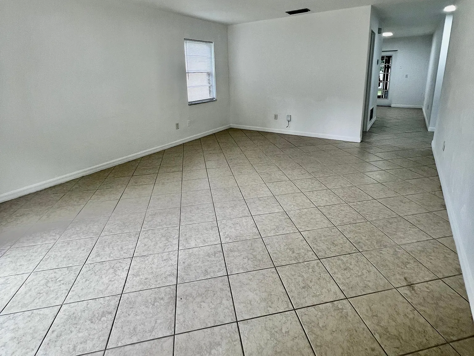 3 bed, 1000 sqft, $1,780 — Photo 4