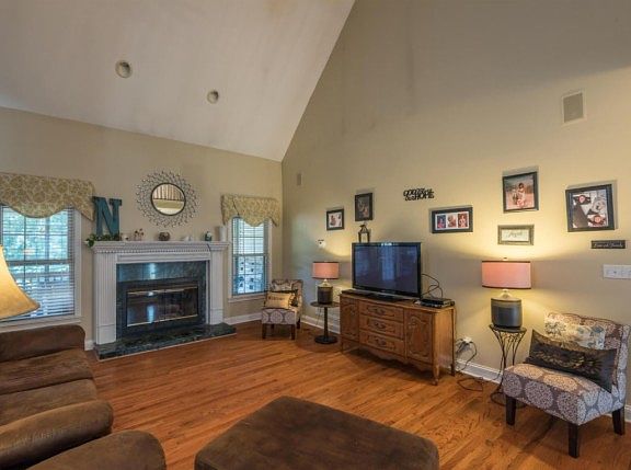 3rd image of 1205 Kirby Glen Dr