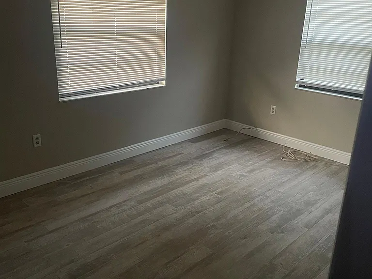 4010 Shuttle Ct — Photo 10