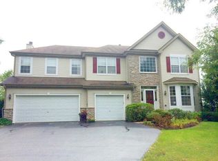 1 Lake Gillilan Ct, Algonquin, IL 60102