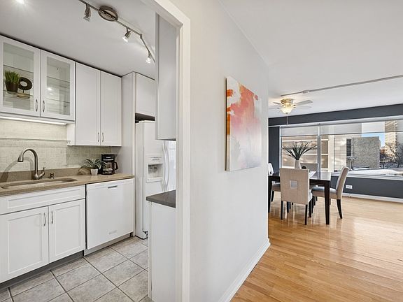 4th image of 6157 N Sheridan Rd APT 3M