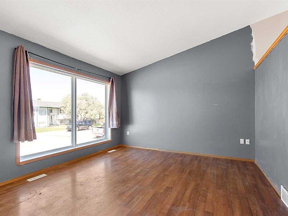 3rd image of 2385 SW Hatcher Dr NE