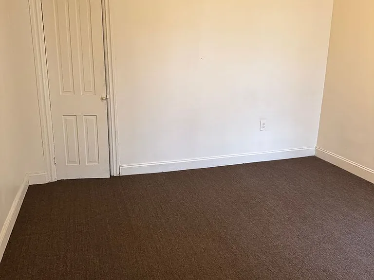 929 W Gordon St — Photo 11