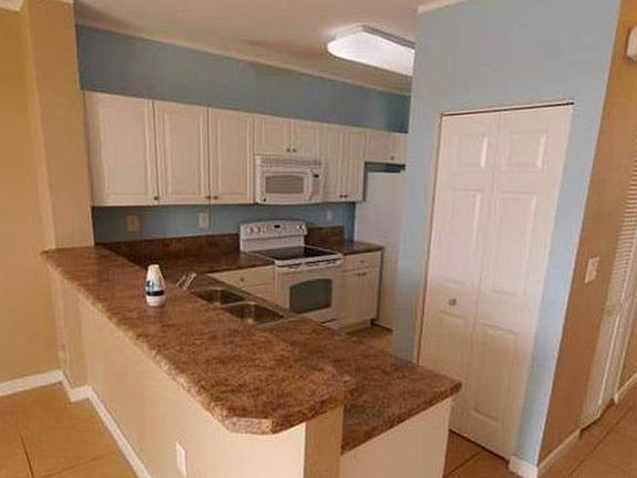 3rd image of 3064 SE 1st Dr