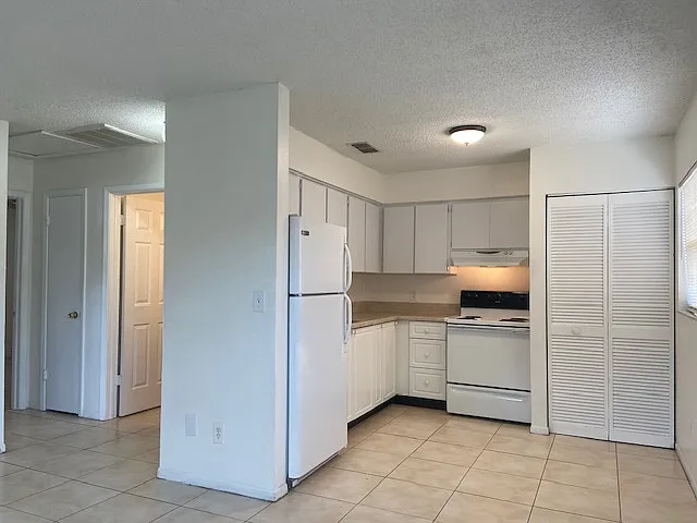 2 bed, 704 sqft, $1,500 — Photo 4