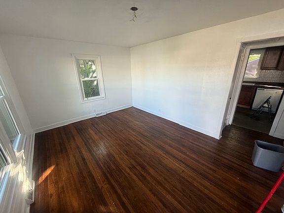 2nd image of 2616 Elwood Ave