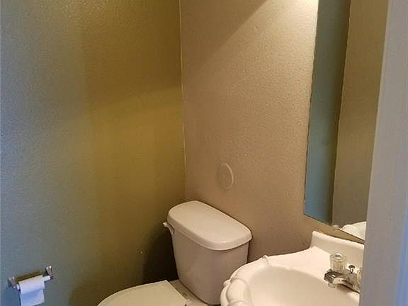 3rd image of 10957 Northview Dr