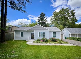 6540 Waldon Rd, Clarkston, MI 48346