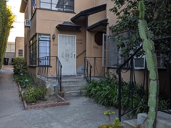2nd image of 854 1/2 S Plymouth Blvd