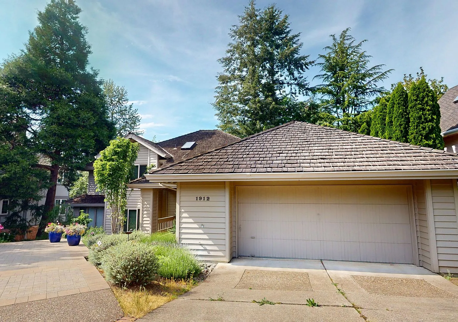 Desirable West Linn 9 Month Lease Only, Two En-Suites, High Vaulted Ceilings, Backs To Greenspace... — Photo 1