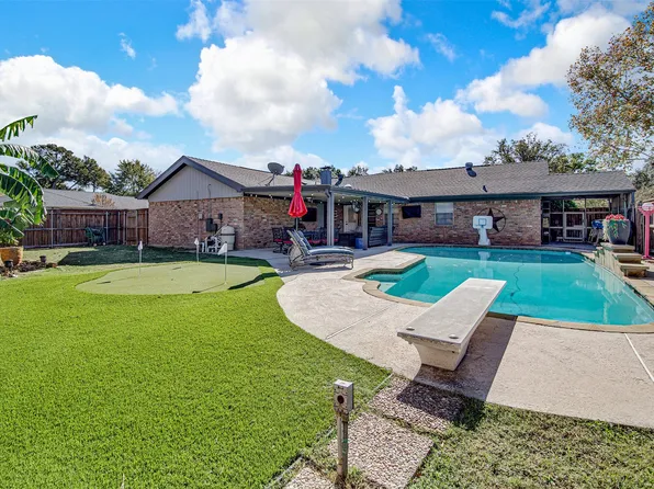 1027 Westminster Ln, Mansfield, TX 76063