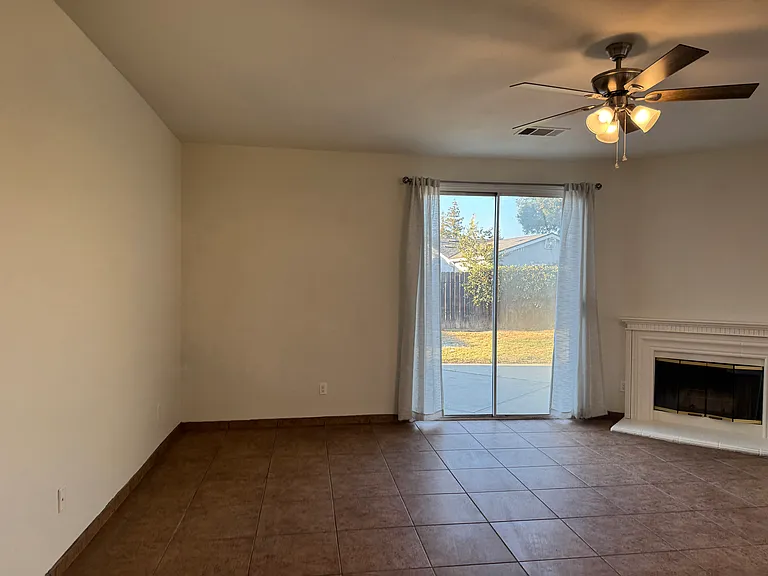 2222 W Vine Ave — Photo 9