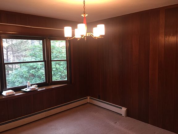 Dining room with bay window