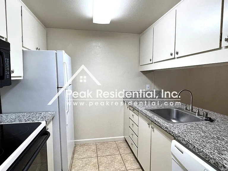 504 Roundtree Ct — Photo 8