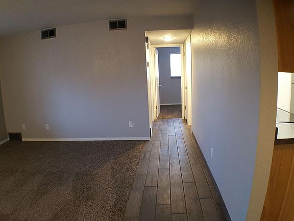 5th image of 811 Hawkeye Dr #103