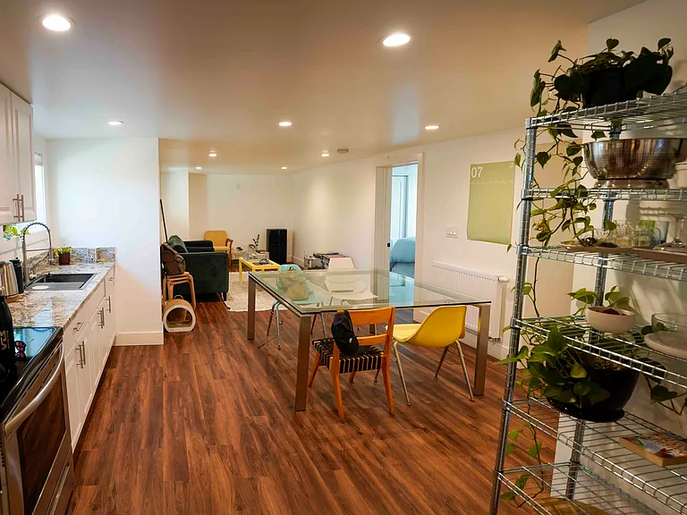 780 Forest St #D — Photo 2