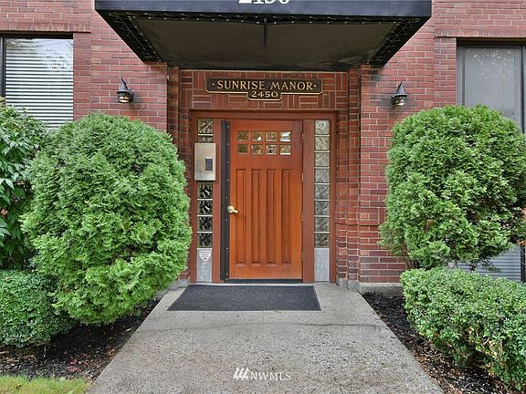 3rd image of 2450 Dexter Ave N APT 202