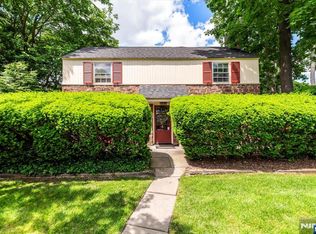 685 Sunset Rd, Teaneck, NJ 07666