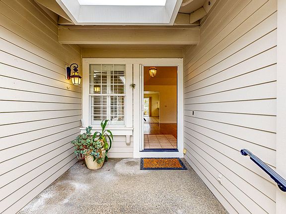 5th image of 7971 Oakmont Dr
