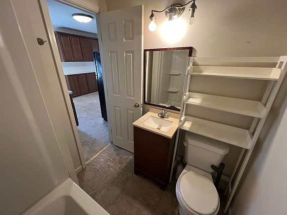 2nd image of 752-54 E 8th St