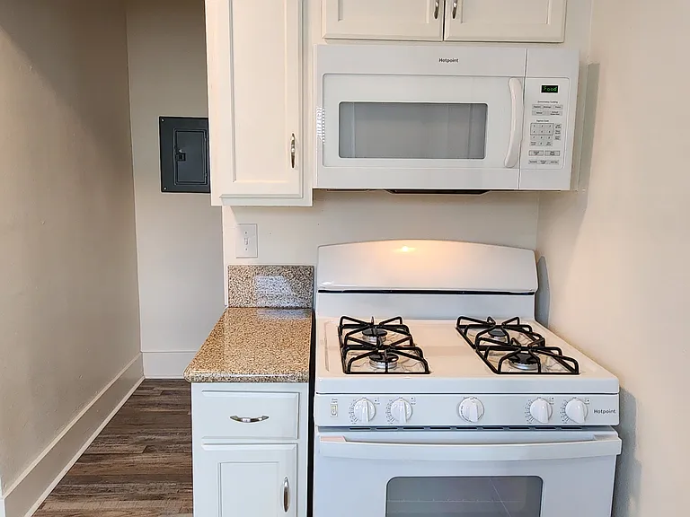 401 N Cherry St — Photo 13