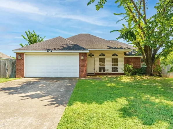 809 Crystal St, Lowell, AR 72745