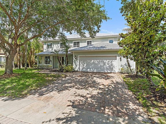 2nd image of 1138 SW Lighthouse Drive