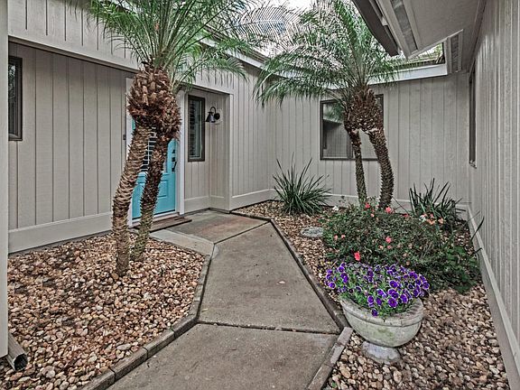 2nd image of 16 Carriage Ln