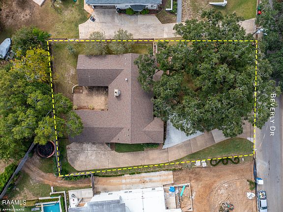 4th image of 213 Beverly Dr