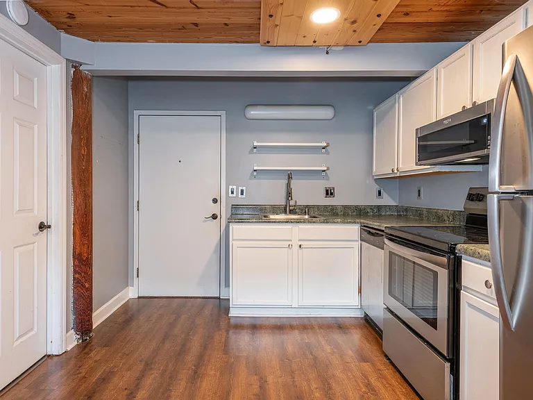 201 S Hoskins Rd #216 — Photo 4