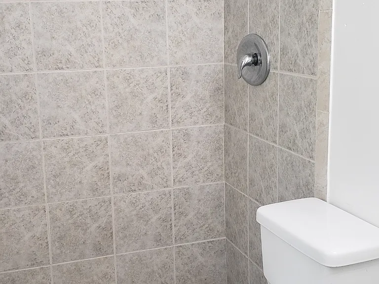 317 SE 10th Ave #4 — Photo 16