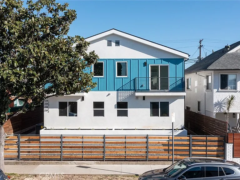236 N Burlington Ave — Photo 18