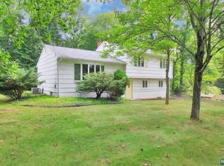 680 Cobh Rd, River Vale, NJ 07675