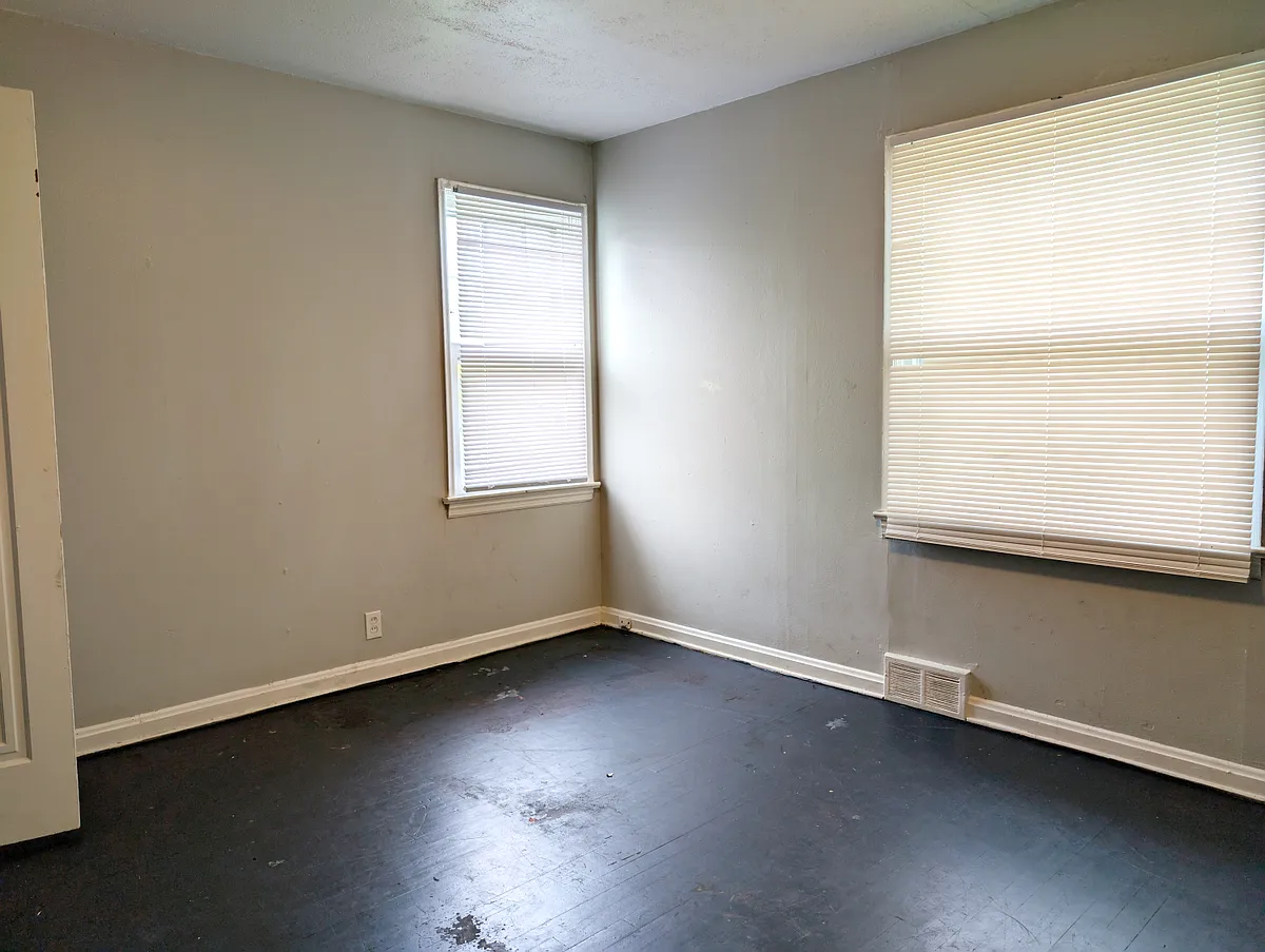 Building Photo - 7470 Sharon Dr #1