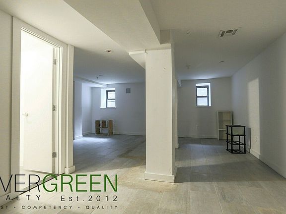 3rd image of 183 Hart St #1A