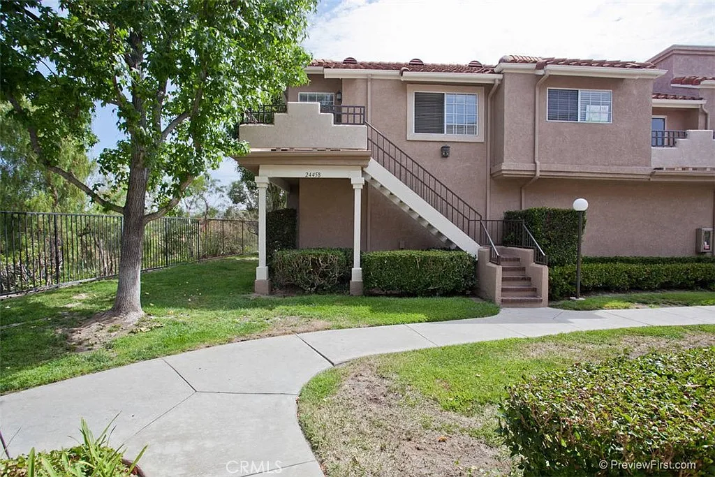 2 bed, 862 sqft, $3,300 — Photo 1