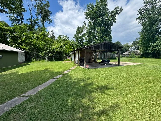 3 bed, 1000 sqft, $1,300 — Photo 4