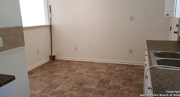 4th image of 227 Galway St