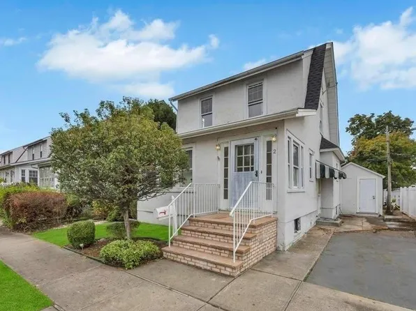 2 Winchester Drive, Lindenhurst, NY 11757